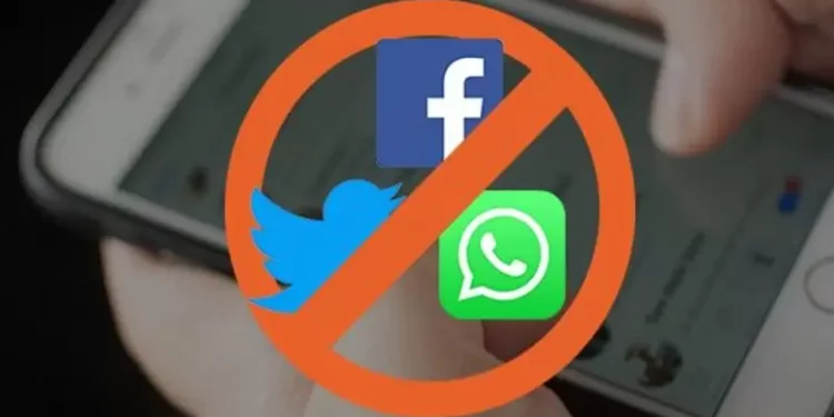 Govt bans social media use for employees