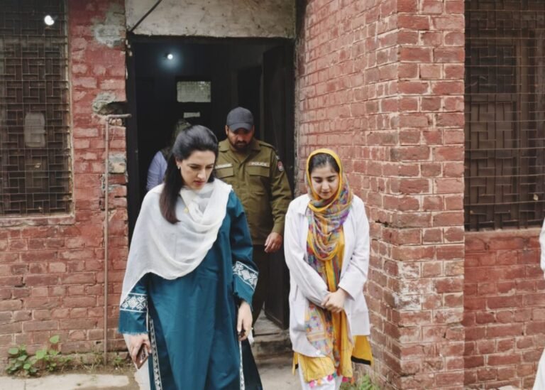 DC Chakwal Sarah Hayat Pays Surprise Visit to RHC Dhudial, Orders Timely and Quality Healthcare DC Chakwal Sarah Hayat Pays Surprise Visit to RHC Dhudial, Orders Timely and Quality Healthcare