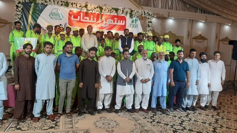 A ceremony was held in honor of the sanitation heroes who participated in the Eid-ul-Adha cleanliness operation A ceremony was held in honor of the sanitation heroes who participated in the Eid-ul-Adha cleanliness operation