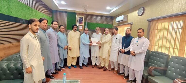 Chairman Zakat & Usher Hands Over Rs. 1 Million Cheque to University of Swat