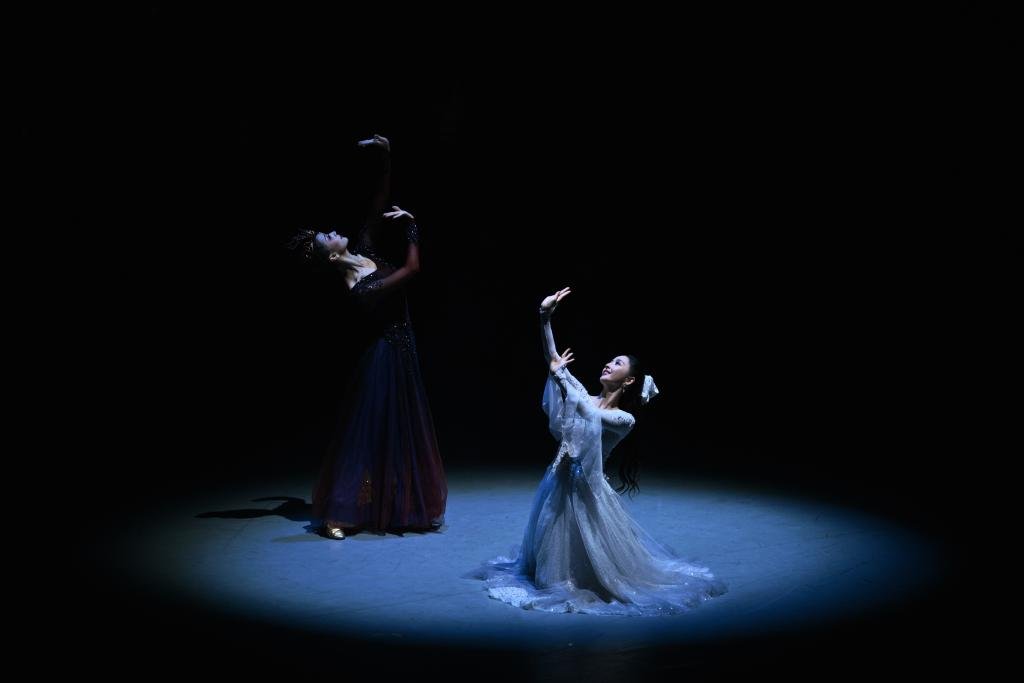 Int'l dance festival opens in China's Xinjiang with 52 performances