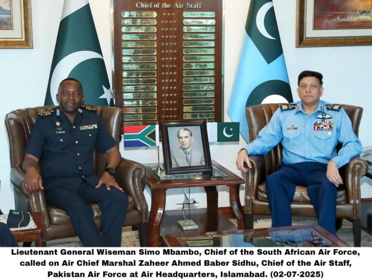 CHIEF OF SOUTH AFRICAN AIR FORCE VISITS AIR HEADQUARTERS
