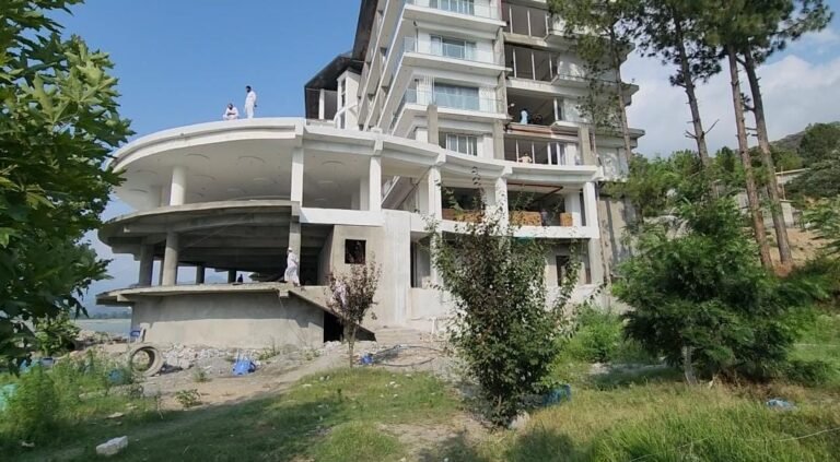 Amir Muqam’s Hotel Cleared in Anti-Encroachment Operation in Swat