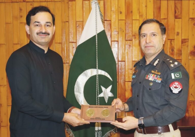 Nasir Mahmood Satti paid tribute to the transferred DC Mansehra Khalid Iqbal Khattak Nasir Mahmood Satti paid tribute to the transferred DC Mansehra Khalid Iqbal Khattak