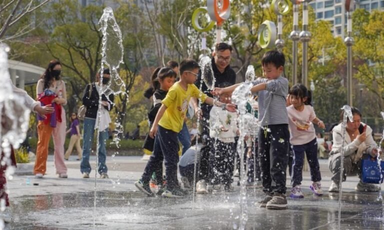 China Sees Record Number of High-Temperature Days Since March China Sees Record Number of High-Temperature Days Since March