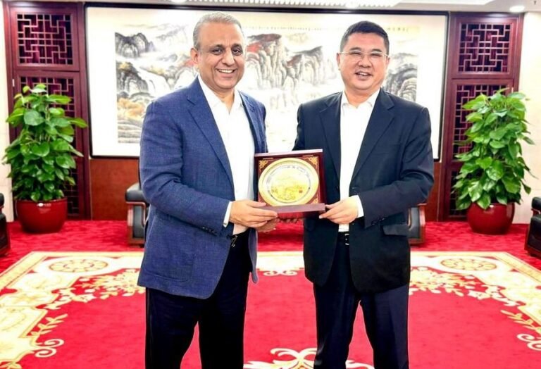 CHAIRMAN CRBC DU FEI HELD MEETING WITH ABDUL ALEEM KHAN