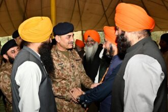 COAS visits flood affected areas of Punjab, promises restoration of Kartarpur Gurdwara