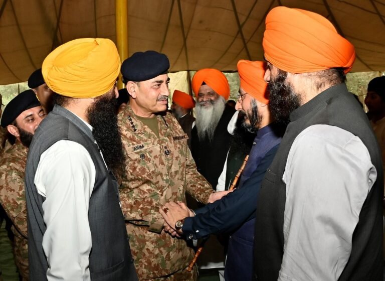 COAS visits flood affected areas of Punjab, promises restoration of Kartarpur Gurdwara