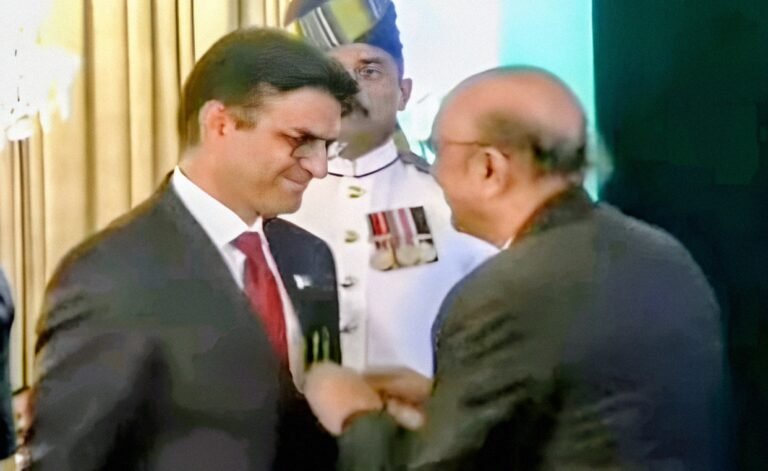 Tamgha-e-Imtiaz Conferred on Bahawalpur DC Dr. Farhan Farooq for Exceptional Services