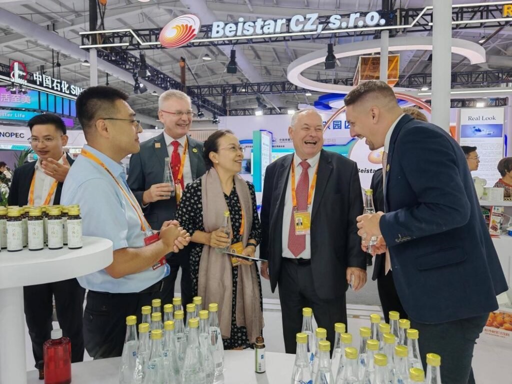 Sharing opportunities of opening up, cooperation to upgrade trade in services Sharing opportunities of opening up, cooperation to upgrade trade in services