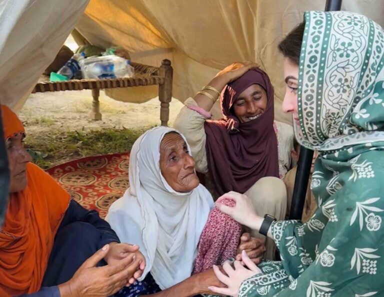 CM Maryam Nawaz Sharif Visits Flood-Affected Areas of Liaquatpur to Review Relief Operations Maryam Nawaz flood relief visit in Liaquatpur