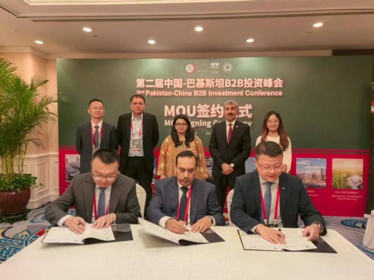 Officials from PEC, Thar Coal Block-1 Power Generation Company, Sino Sindh Resources, and Shanghai Electric signing MoU for engineering training program in Pakistan.