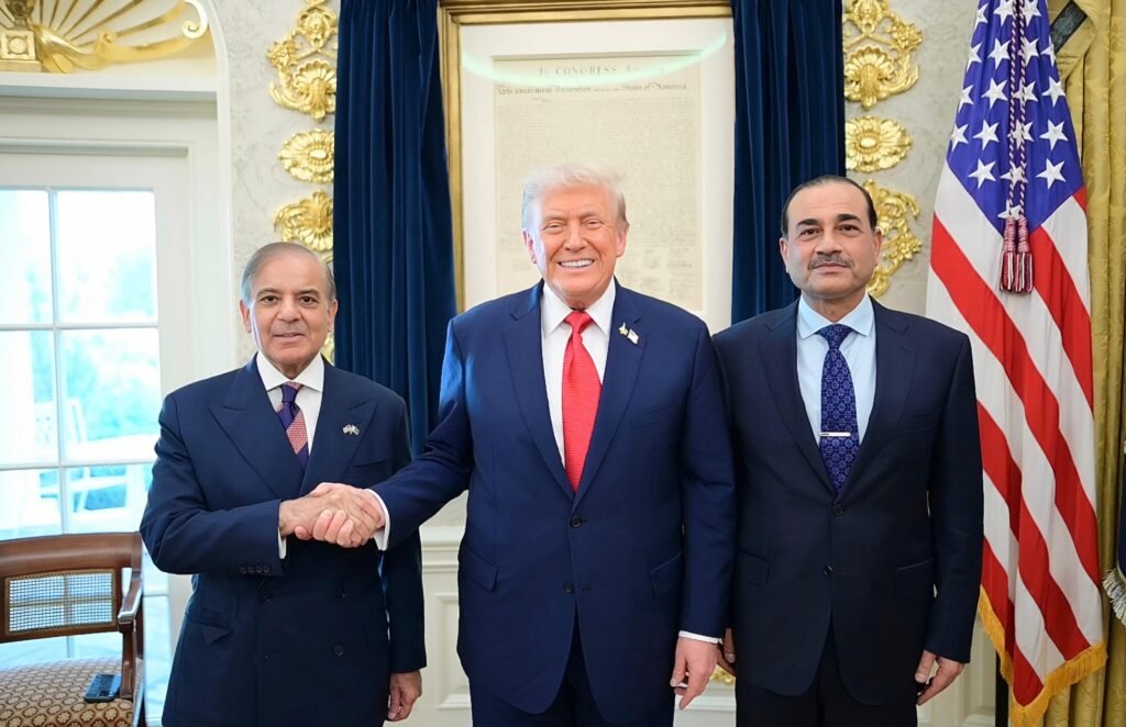 Pakistan-U.S. Talks Focus on Peace, Trade, and Security Prime Minister Shehbaz Sharif and Field Marshal Asim Munir meeting President Donald Trump at the White House Oval Office during Pakistan-U.S. Strategic Meeting
