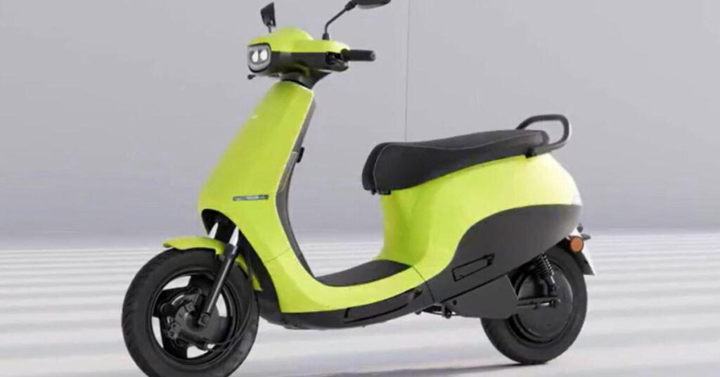 SBP officials announce electric vehicle loan scheme for bikes, rickshaws, and loaders in Karachi