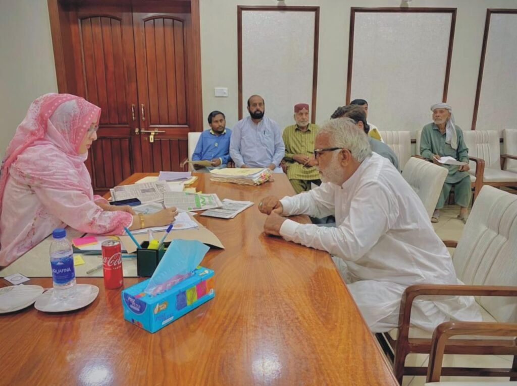 Qandeel Fatima Memon Assumes Charge as DC Rahim Yar Khan Deputy Commissioner Qandeel Fatima Memon engaging with citizens in Rahim Yar Khan under Punjab’s open-door policy