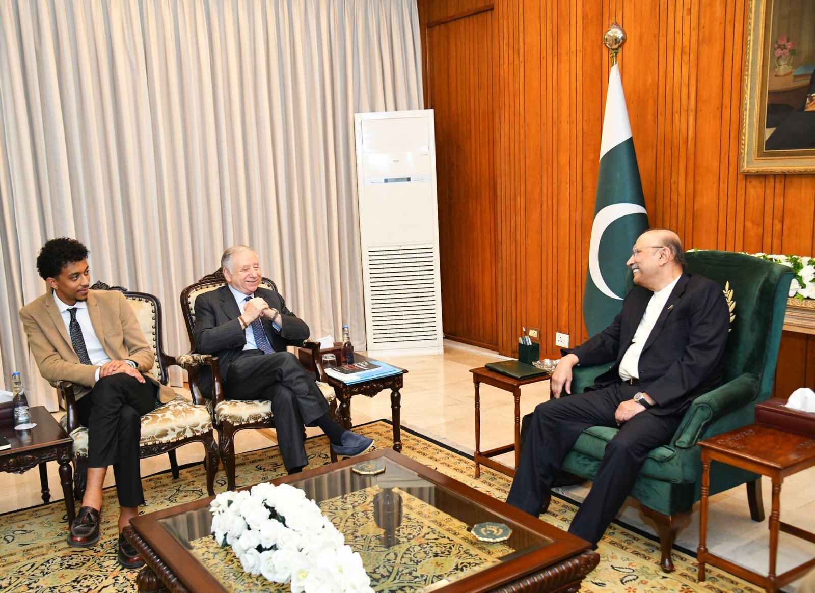 Zardari meets UN road safety envoy, reaffirms commitment to road modernization Zardari meets UN road safety envoy, reaffirms commitment to road modernization