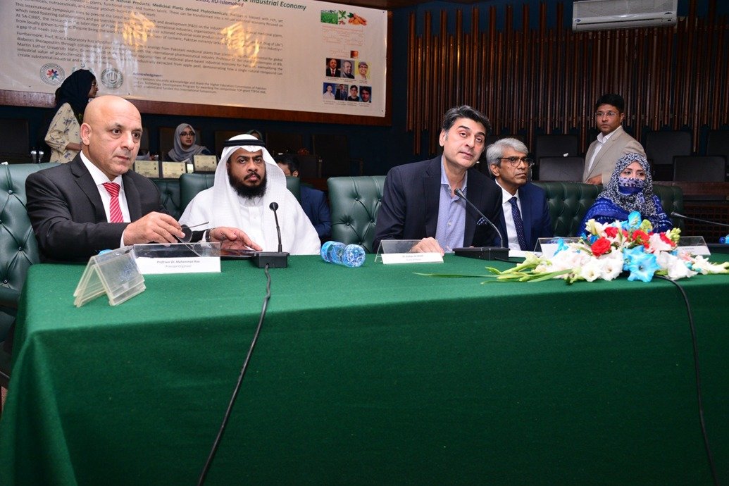 Pakistan Pushes for Healthcare Self-Reliance at IIUI Natural Products Symposium