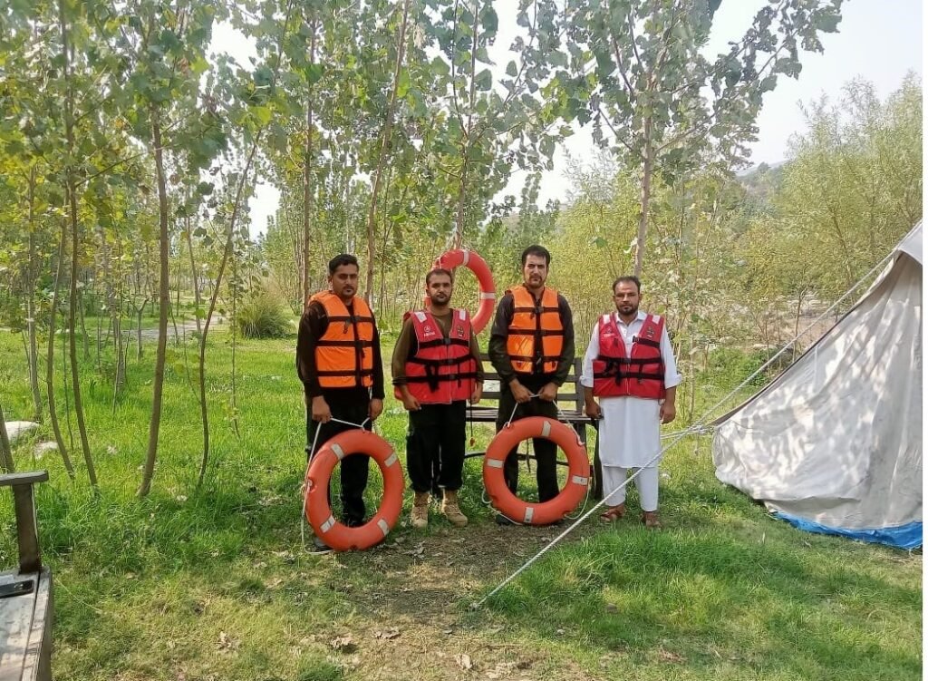 Temporary Water Rescue Points Set Up Along Panjkora River Rescue 1122 divers stationed at Temporary Water Rescue Points