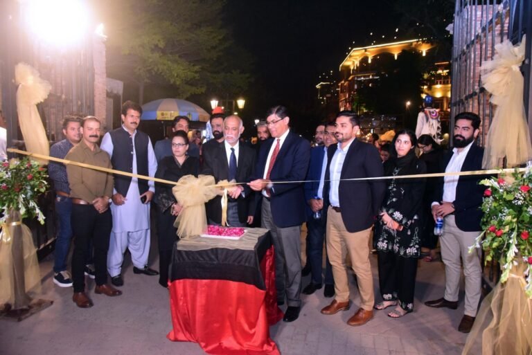 Ribbon-cutting ceremony marks launch of Fort Road Food Street restoration by WCLA and AkzoNobel