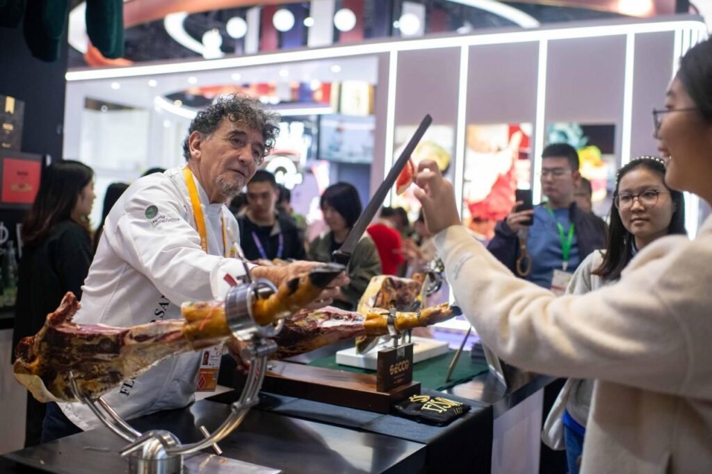 CIIE fuels success of Spain's "City of Ham" CIIE fuels success of Spain's "City of Ham"