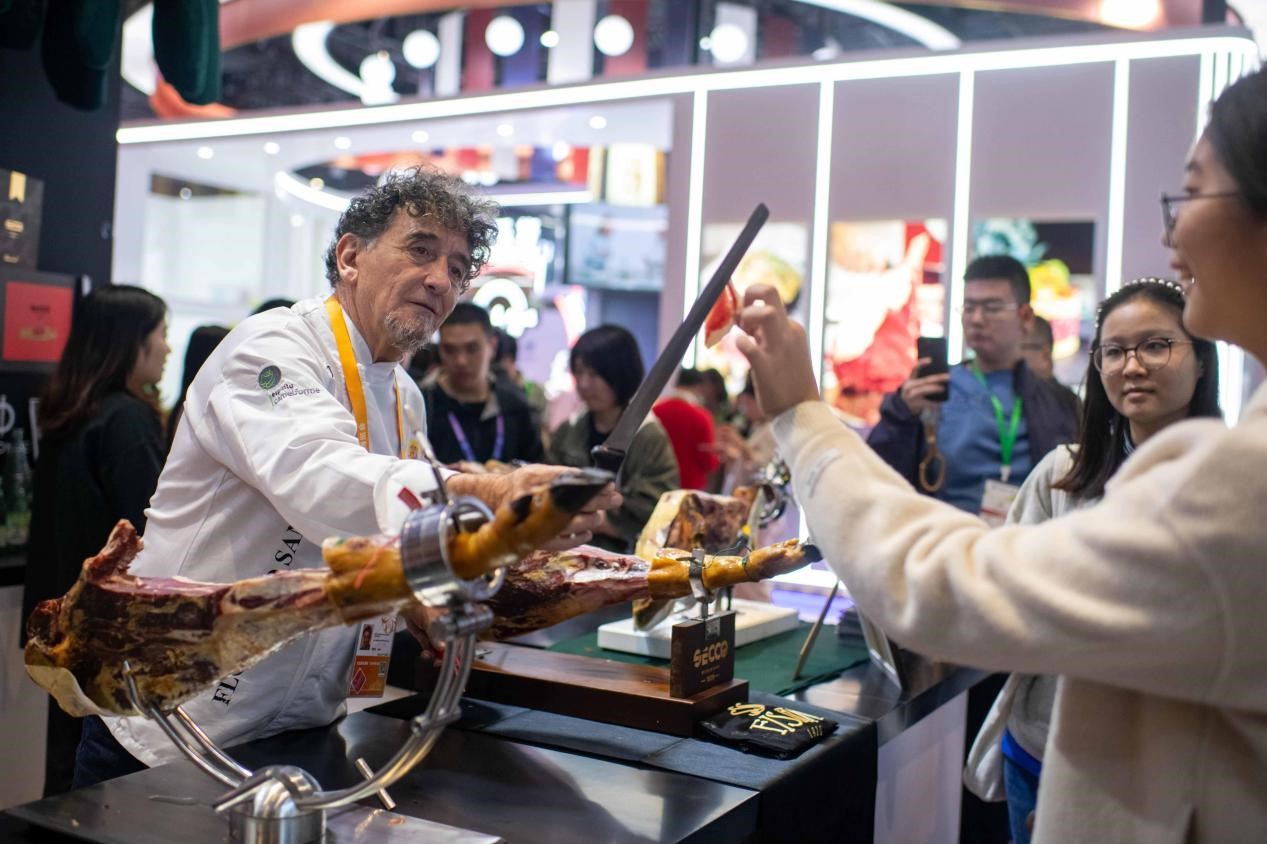 CIIE fuels success of Spain’s “City of Ham”