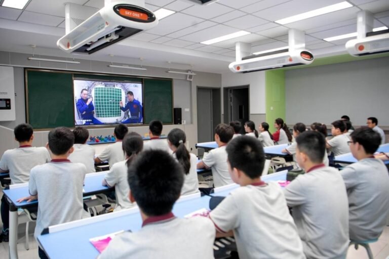 China's space station astronauts conducting experiments and AI support in orbit