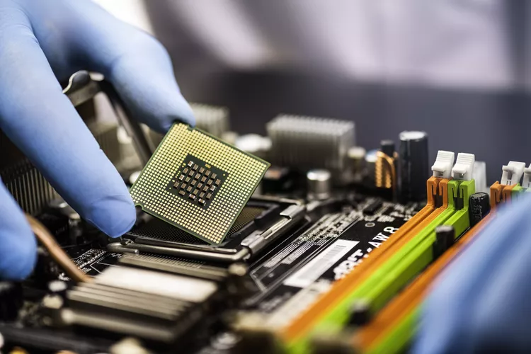Pakistan Unveils Ambitious Rs4.5bn Semiconductor Training Plan to Empower 7,200 Experts