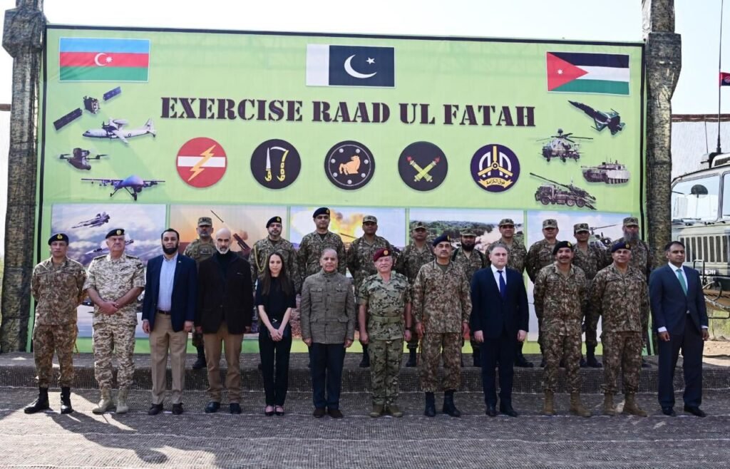 King Abdullah II during visit to GIDS and Pakistan military exercise