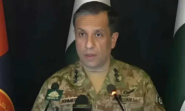 DG ISPR addresses university leaders and senior faculty during the National Security Workshop in Rawalpindi.