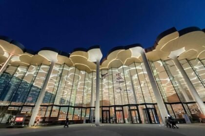 Technology enhances immersive reading experience in Beijing