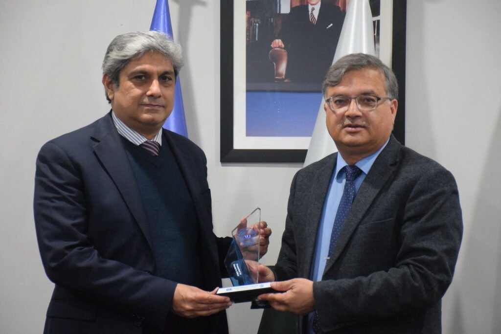 HEC chairman and MoFEPT secretary at Virtual University Islamabad reviewing digital education model