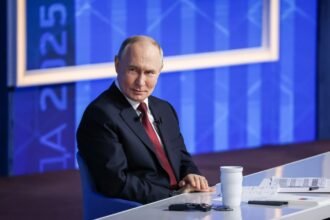 Vladimir Putin Defends Russia’s Economic Strategy, Signals Readiness for Peace Talks