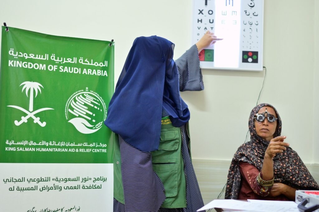KSrelief concludes 20 eye treatment camps across Pakistan KSrelief doctors conducting free eye examinations at treatment camps in Pakistan