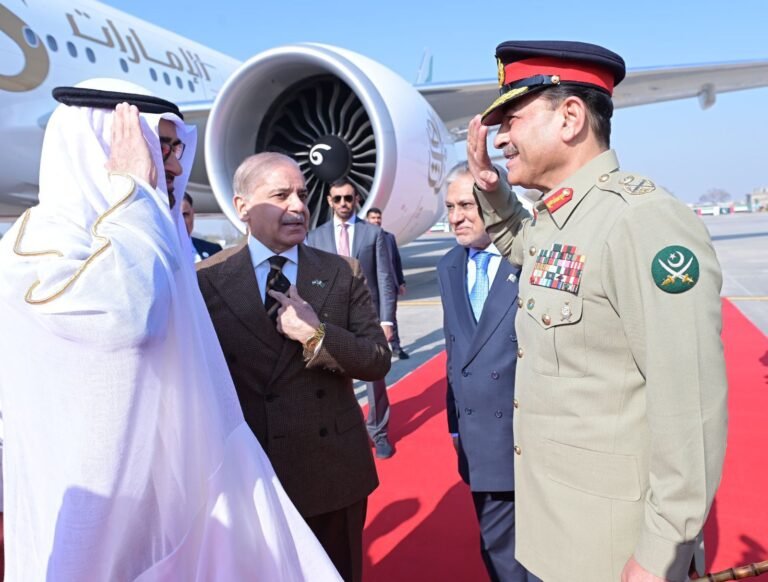 UAE president Sheikh Mohamed bin Zayed receives a guard of honour during his first official visit to Pakistan