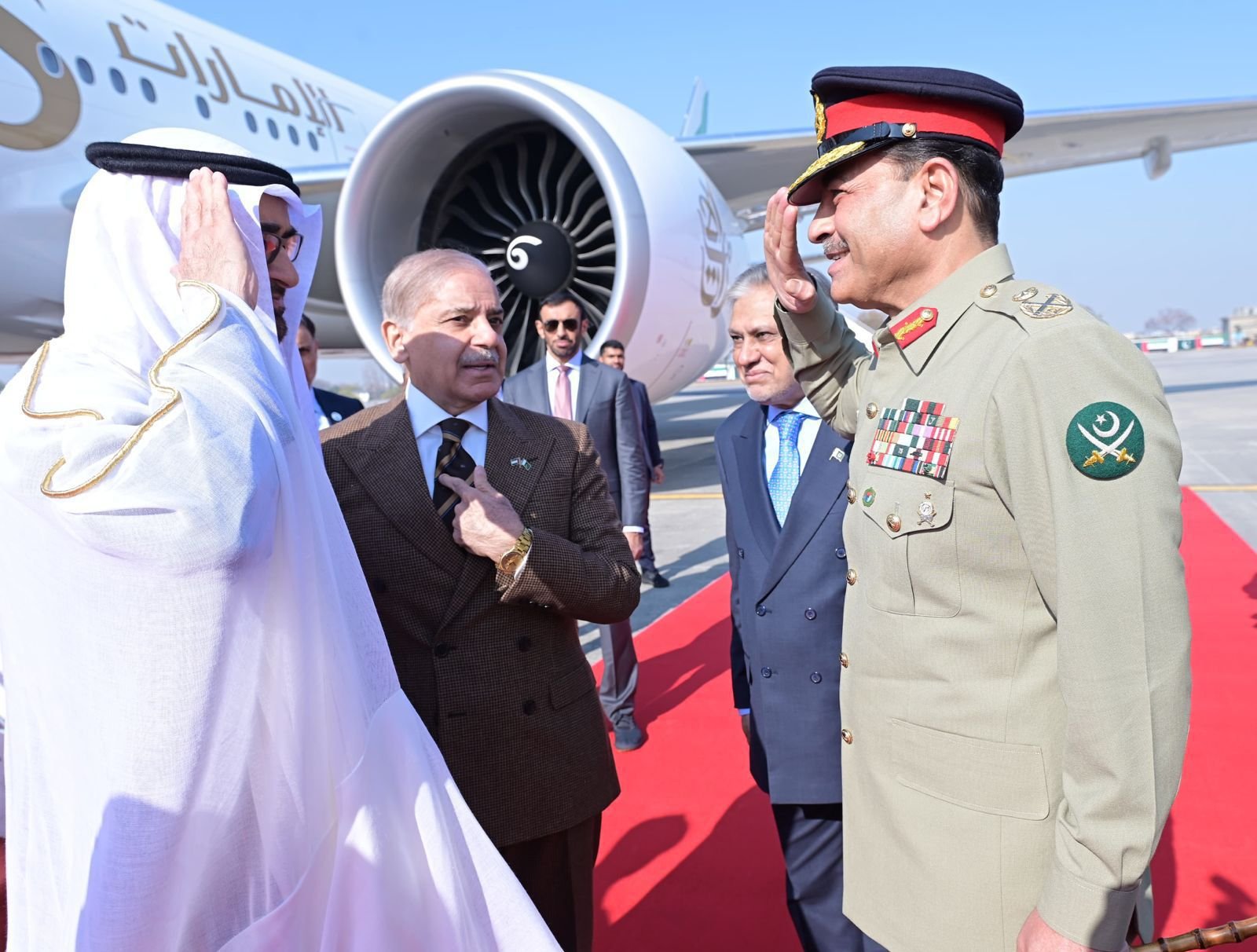 UAE president arrives on first official visit, returns warm salute to Pakistan army chief
