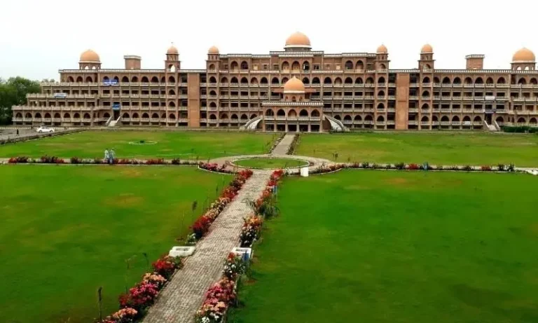 Peshawar civil court suspends university notification, allows student to sit seventh-semester exams Civil Court Peshawar building where a university admission dispute was heard.