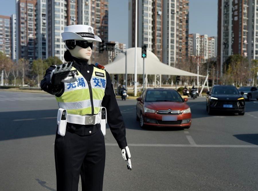 AI-powered “RoboCops” deployed for traffic control in Chinese cities
