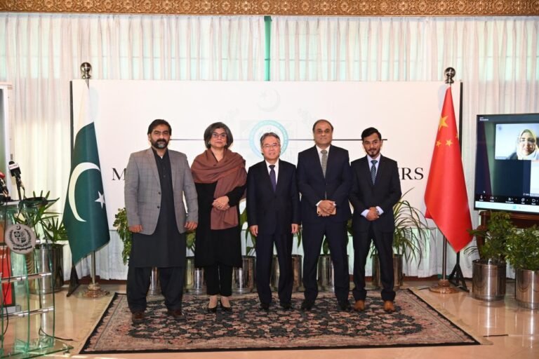 Officials attend a ceremony marking the China-Pakistan 75th anniversary with a commemorative badge competition.