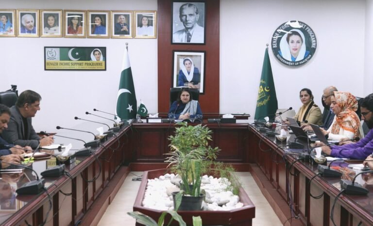 Rubina Khalid addressing public during live E-Katcheri at BISP headquarters