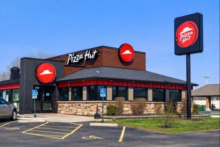 Pizza Hut Sialkot outlet amid controversy as Maaks International clarifies its legal status.