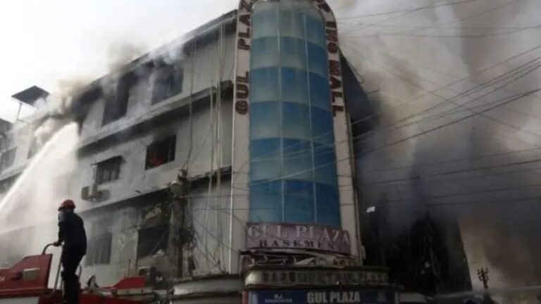 Karachi Gul Plaza fire death toll rises to 61 after 30 bodies recovered from single shop Rescue workers recover 30 bodies from a single shop in Karachi’s Gul Plaza fire.