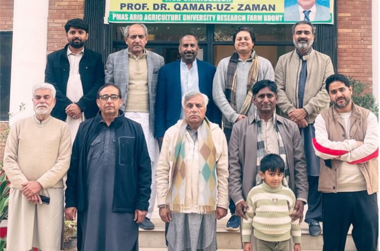 VC PMAS-AAUR Prof. Dr. Qamar-uz-Zaman reviewing modern agriculture research at University Research Farm Koont