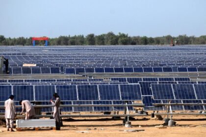 Sindh distributes over 170,000 solar kits, 30,000 more planned