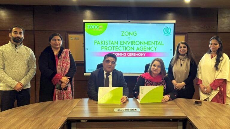 Zong, Pak-EPA launch large-scale tree plantation drive in Islamabad Officials from Zong and Pak-EPA plant a sapling during the launch of a tree plantation drive in Islamabad.