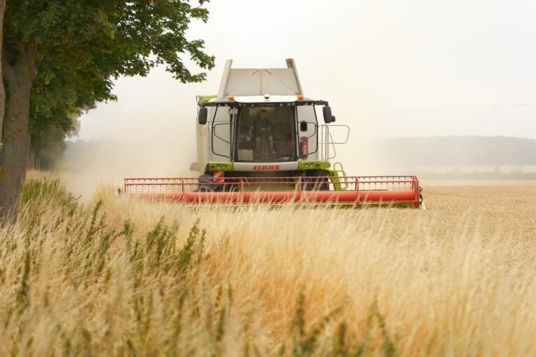 Pakistani farmers working in fields with tractors and machinery reflecting increased agricultural credit and growth in Q1 FY2026.
