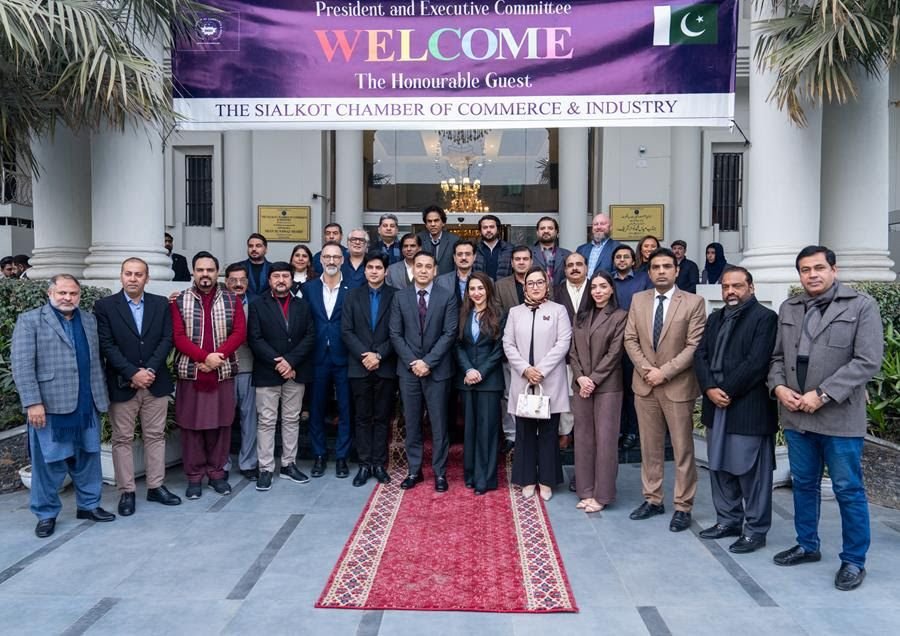 U.S. Chargé d’Affaires highlights strength of U.S. Pakistan economic partnership during Sialkot visit
