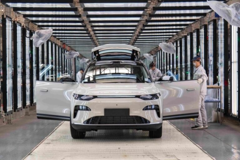 China's automobile production, sales both surpass 34 million units in 2025 China's automobile production, sales both surpass 34 million units in 2025