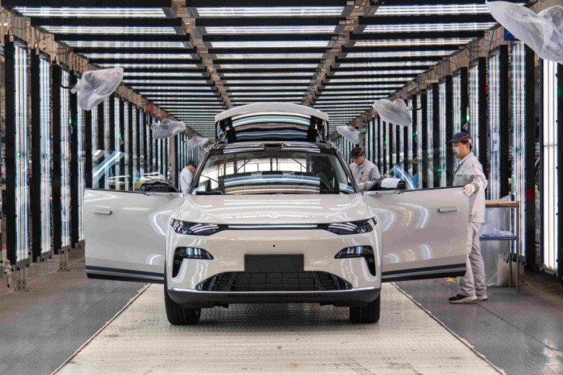 China’s automobile production, sales both surpass 34 million units in 2025