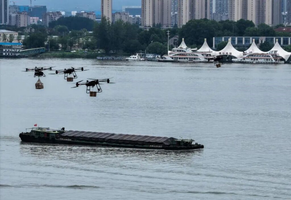 Revolutionizing river life: drone delivery brings convenience to Yangtze crews Revolutionizing river life: drone delivery brings convenience to Yangtze crews