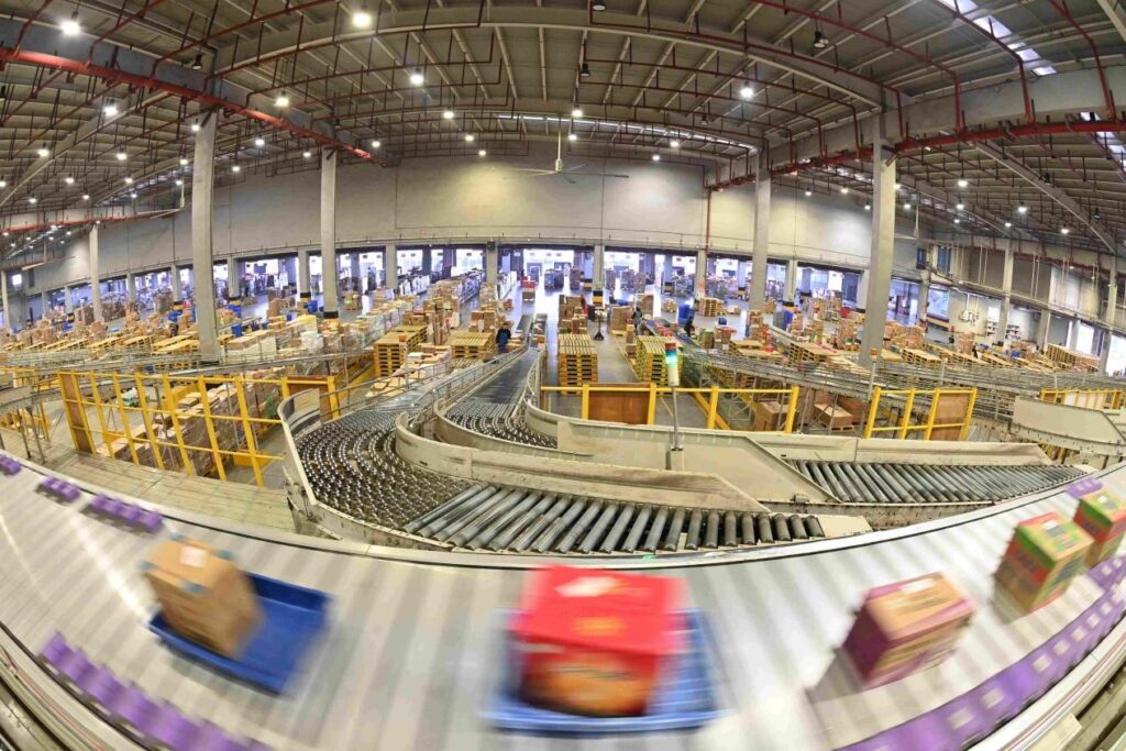 China builds world's largest express delivery network, fueling dynamic economy China builds world's largest express delivery network, fueling dynamic economy